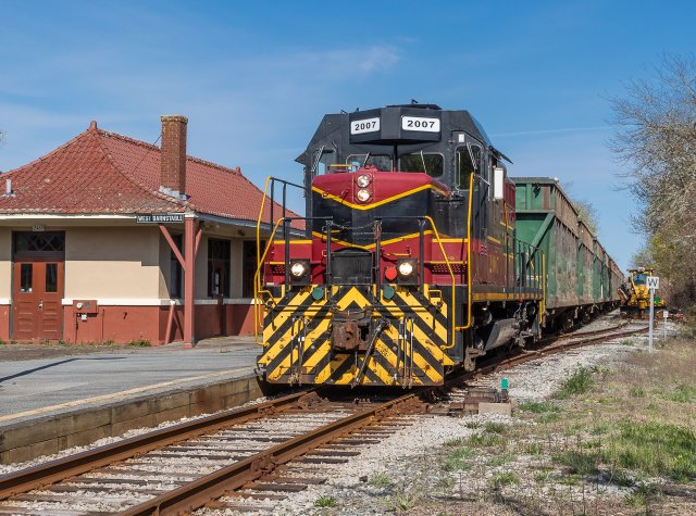 Mass Coastal energy train empties at West Barnstable, May 2020. Photo by Doug Scott